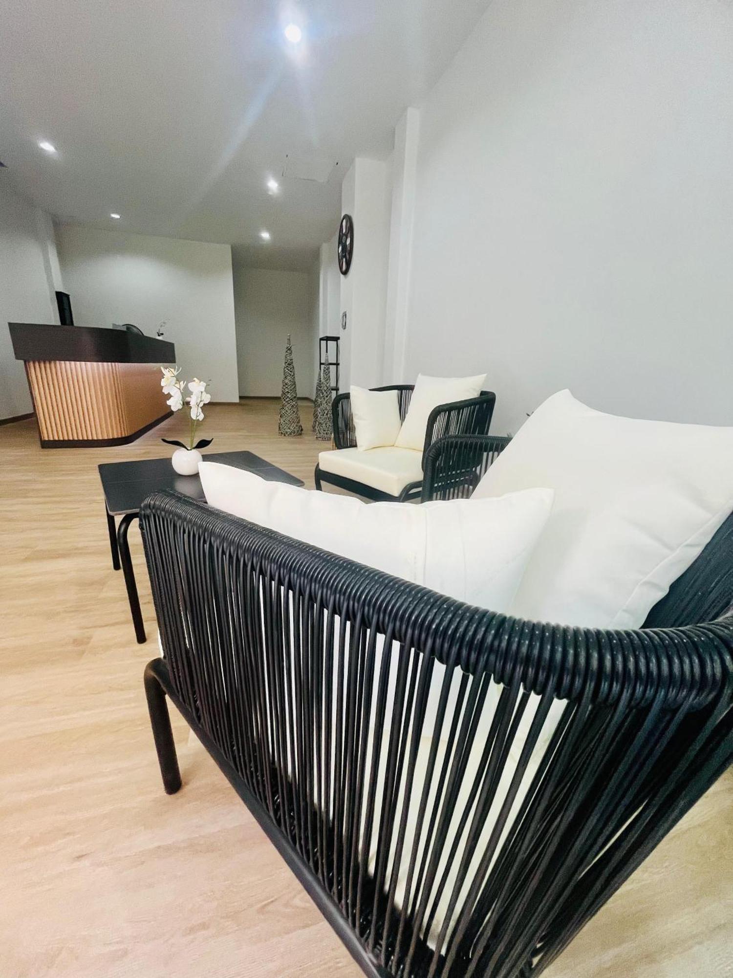 28 Boutique Hotel Patong Buitenkant foto
