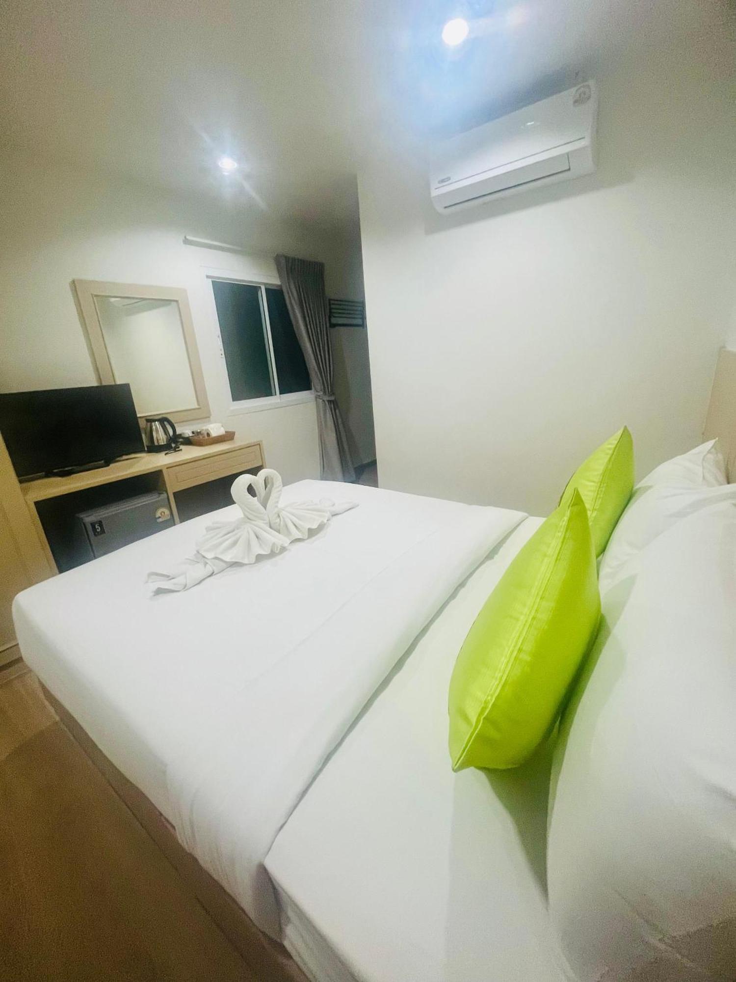 28 Boutique Hotel Patong Buitenkant foto