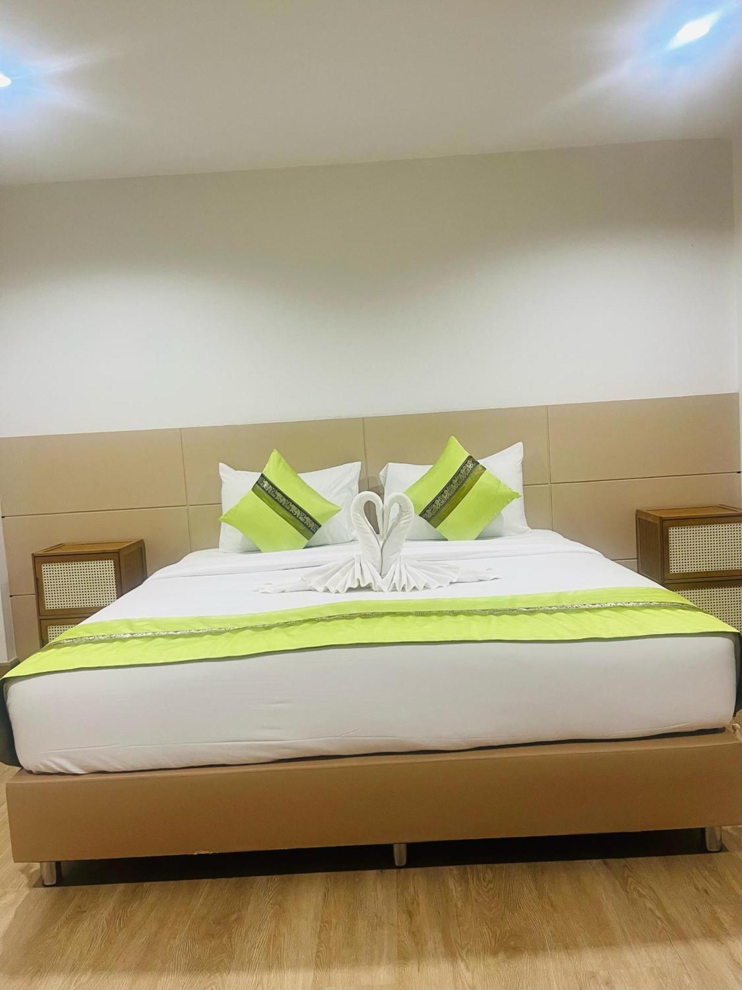28 Boutique Hotel Patong Buitenkant foto