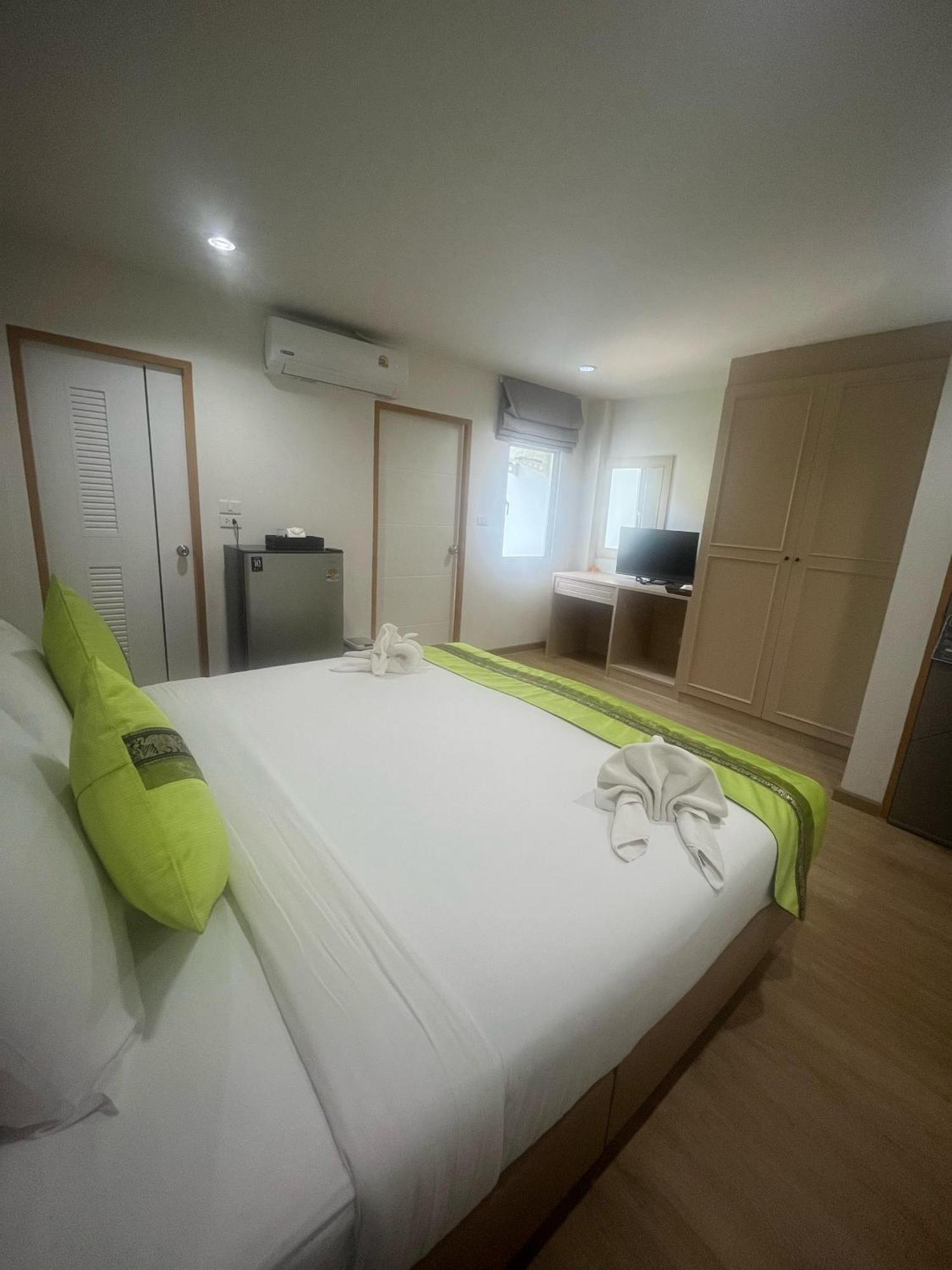 28 Boutique Hotel Patong Buitenkant foto