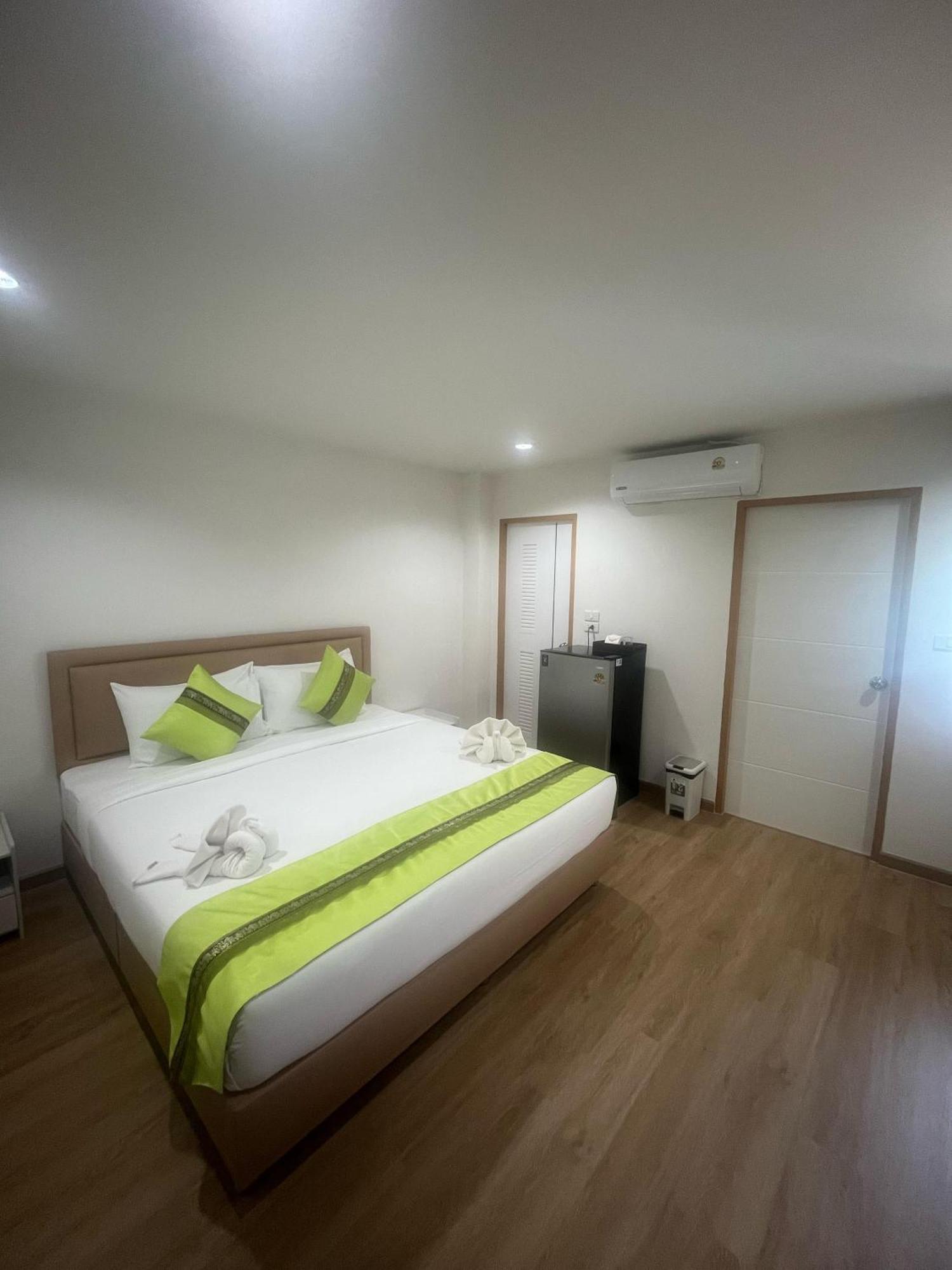 28 Boutique Hotel Patong Buitenkant foto